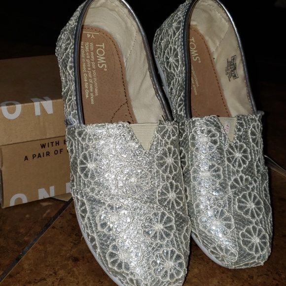 Toms Shoes - Silver crochet glitter Toms